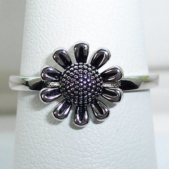 925 STERLING SILVER Dainty Little Sunflower Ring - Picture 13 of 16